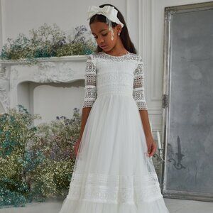 Tulle communion dress with matte macramé lace